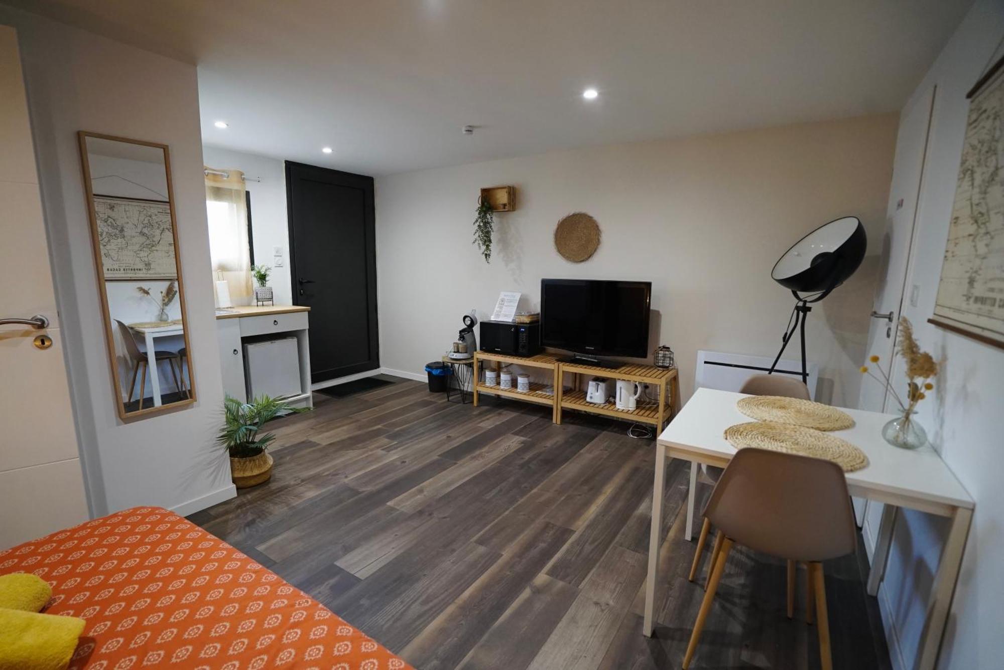 Castelnau-de-Guers Studio Independant A 20Min Des Plages מראה חיצוני תמונה